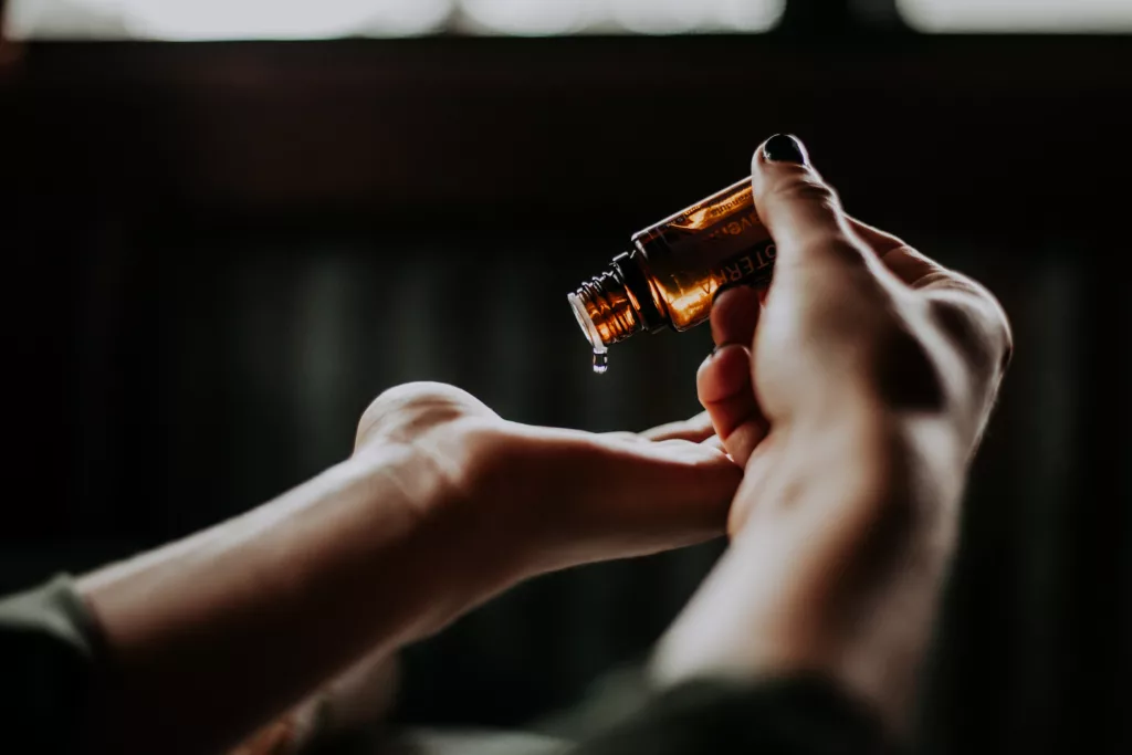 Organic carrier oils for dry scalp treatment